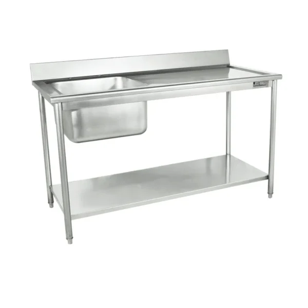 Mesón de acero inoxidable con lavaplatos incorporado.